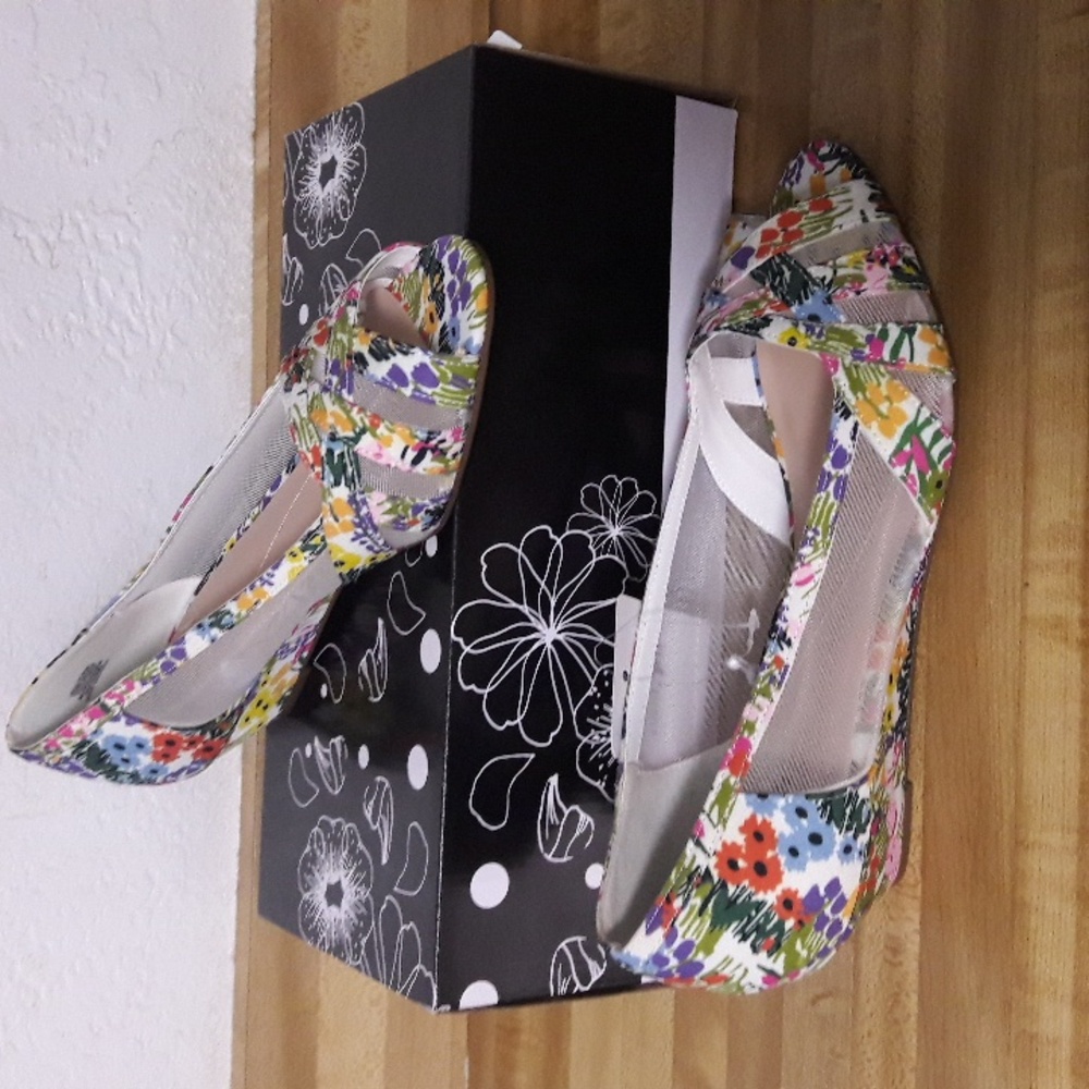 NWT "East 5th" Rani Bright Multi Color Slip On Shoes Womans Size 8.5M